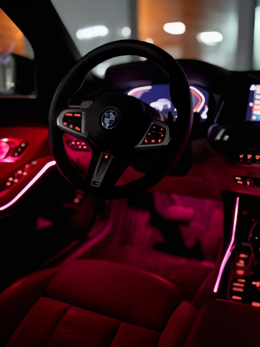 Інтер'єр автомобіля з підсвіткою салону в студії Car Sound